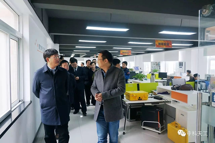 沙洋縣縣委書記率“四大家”領導蒞臨中科天工考察交流02.jpg 沙洋縣縣委書記率“四大家”領導蒞臨中科天工考察交流02.jpg