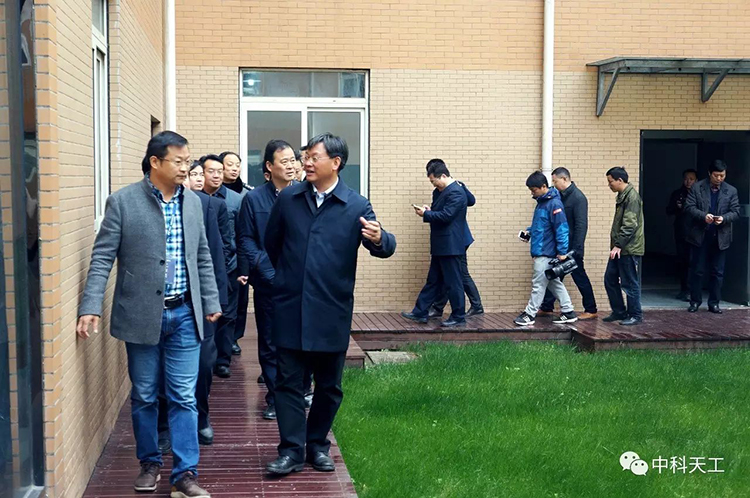 沙洋縣縣委書記率“四大家”領導蒞臨中科天工考察交流05.jpg 沙洋縣縣委書記率“四大家”領導蒞臨中科天工考察交流05.jpg